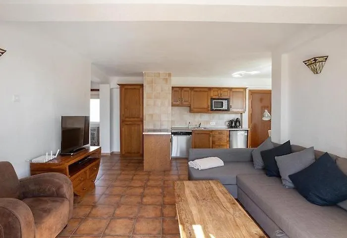 1 Bedroom Penthouse With Pool Access, Centre Apartmán
