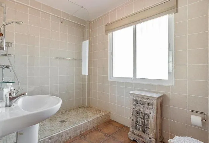 1 Bedroom Penthouse With Pool Access, Centre Apartmán